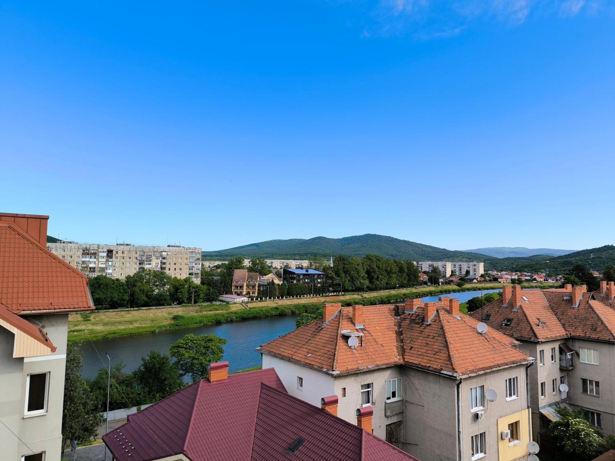 Apartments Domovik Parkaniya, 2A Mukacheve Bagian luar foto