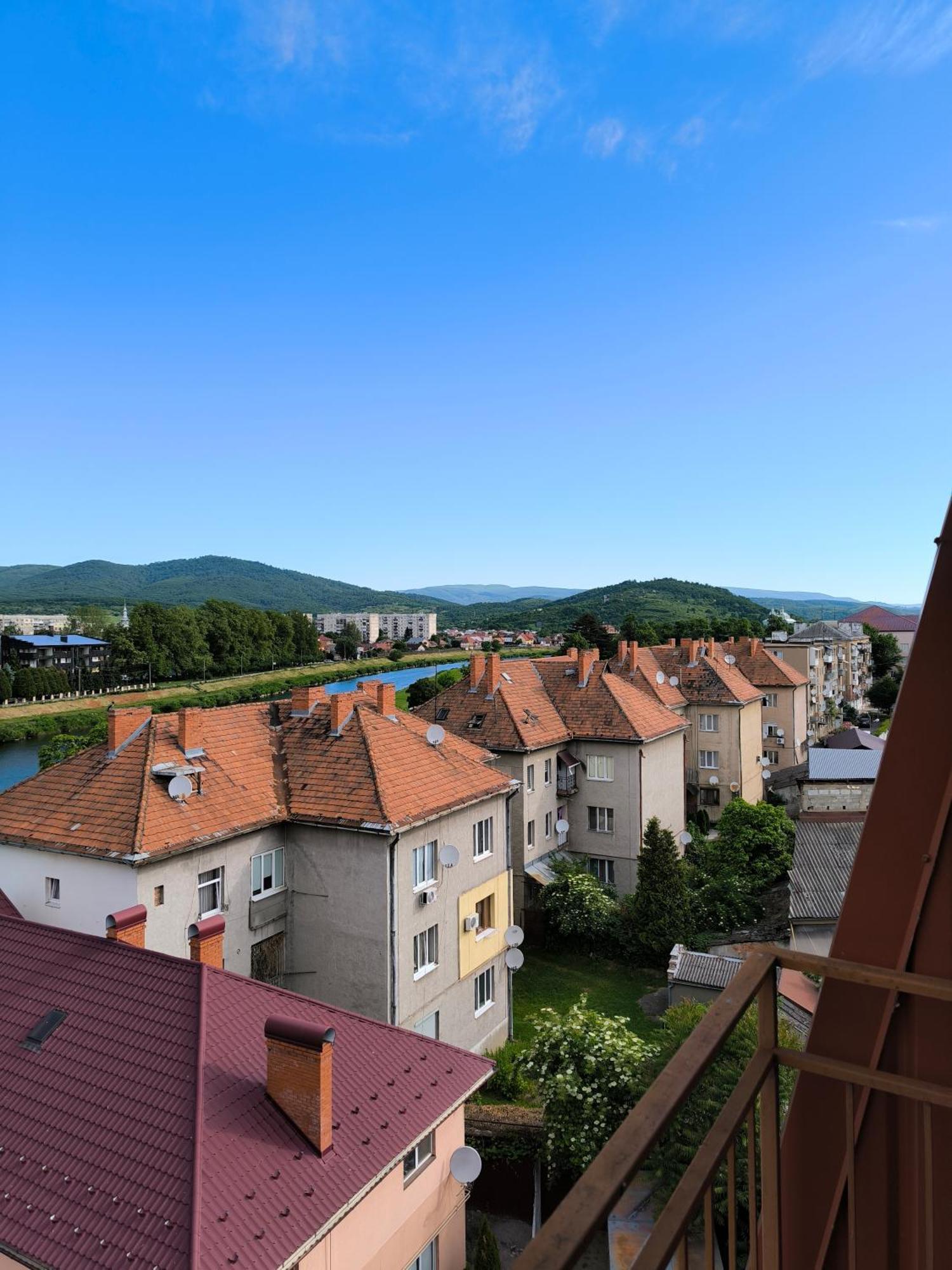 Apartments Domovik Parkaniya, 2A Mukacheve Bagian luar foto