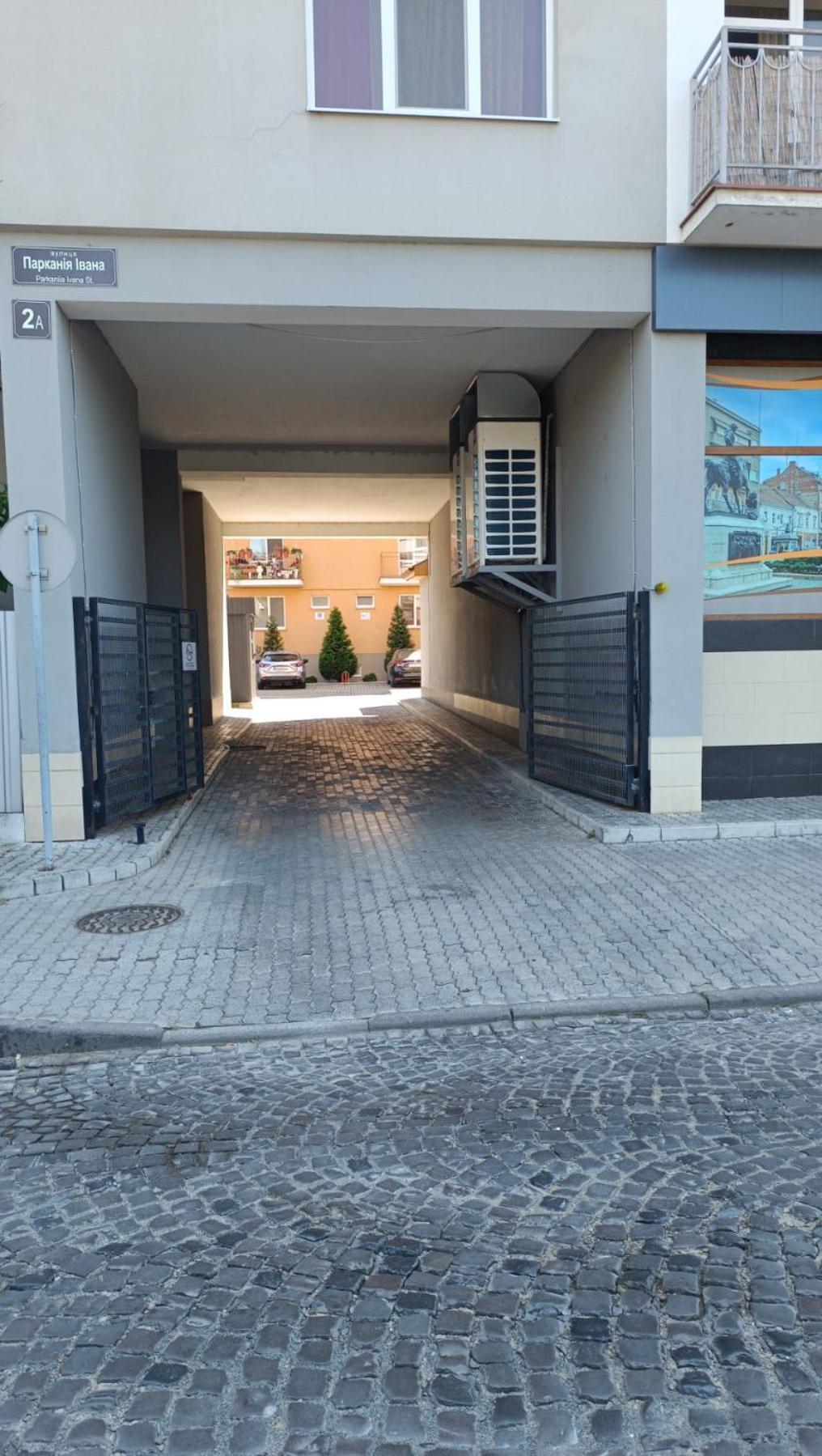 Apartments Domovik Parkaniya, 2A Mukacheve Bagian luar foto