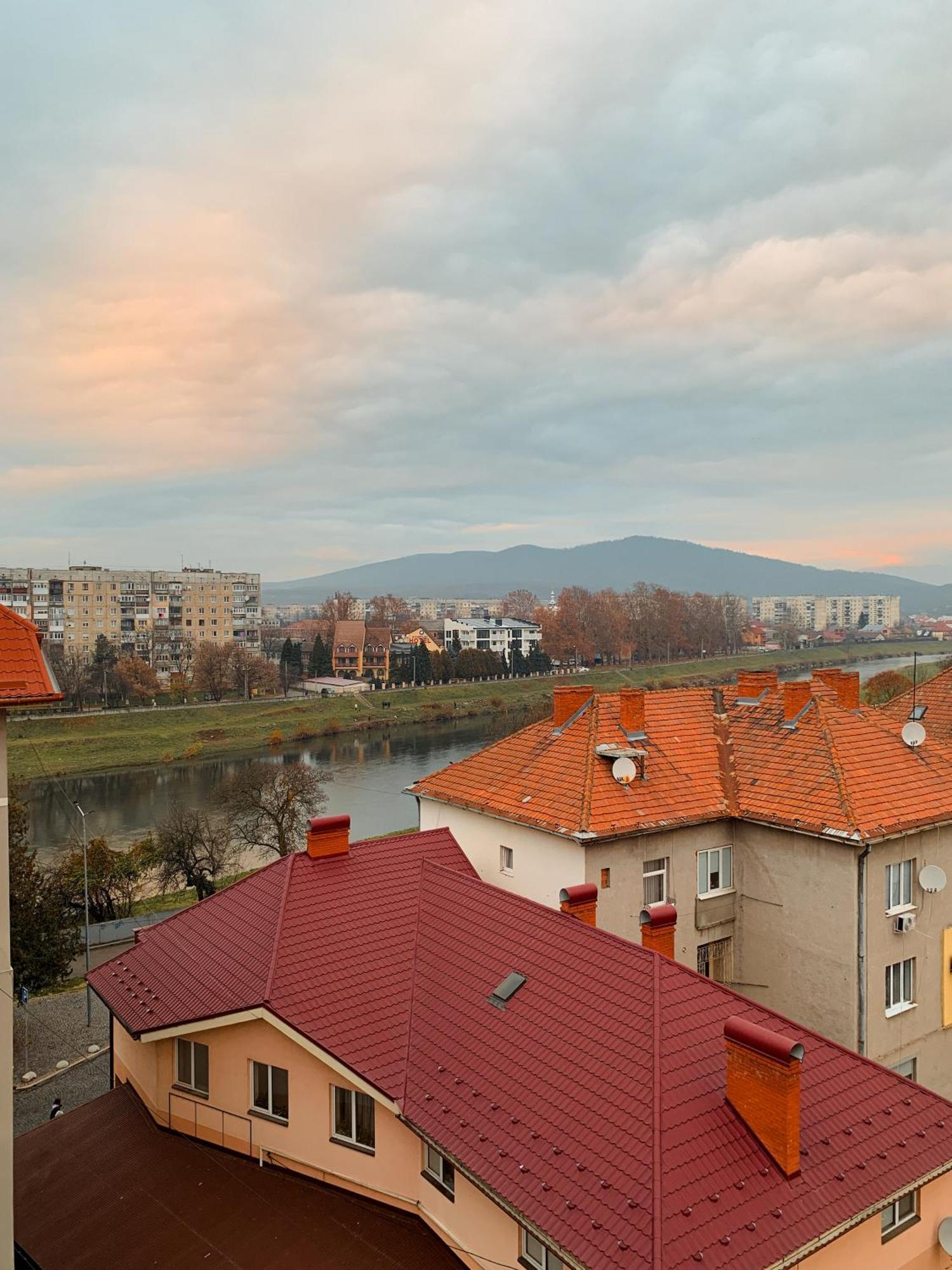 Apartments Domovik Parkaniya, 2A Mukacheve Bagian luar foto