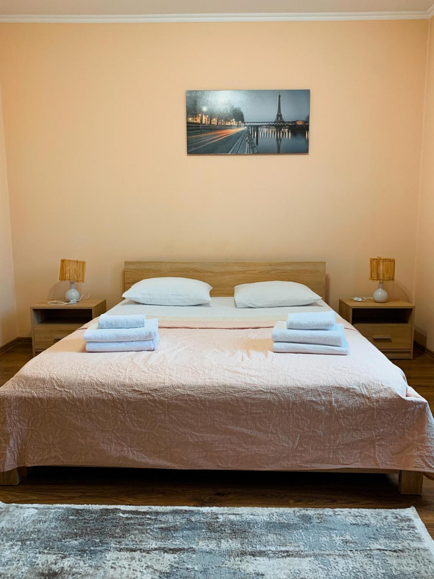 Apartments Domovik Parkaniya, 2A Mukacheve Bagian luar foto